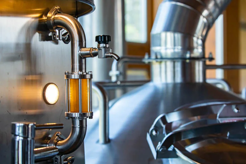Sight glass and stainless process equipment with fluid visibility